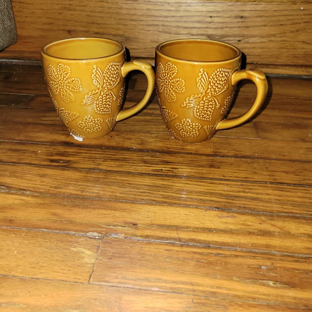 Temptations by Tara Old World Brown 2 Large Coffie Cups‎ .